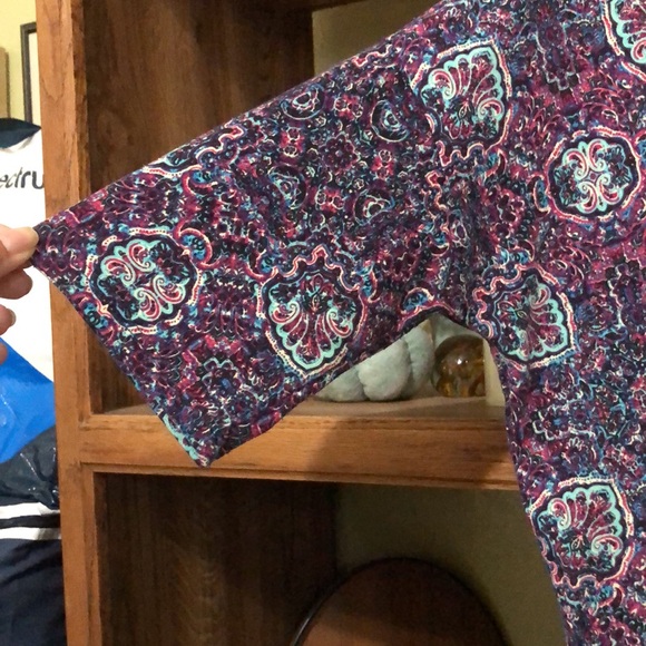 Ladies LuLaRoe “Irma” Hi/Lo Top - Picture 5 of 10